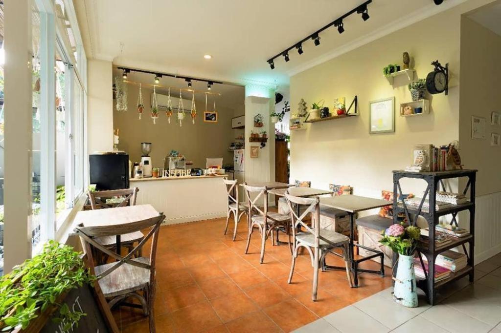 Cottonwood Bed & Breakfast House Бандунг Екстериор снимка