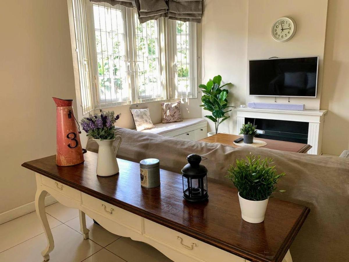 Cottonwood Bed & Breakfast House Бандунг Екстериор снимка