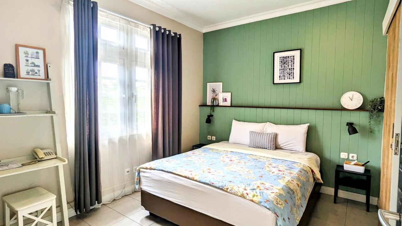 Cottonwood Bed & Breakfast House Бандунг Екстериор снимка