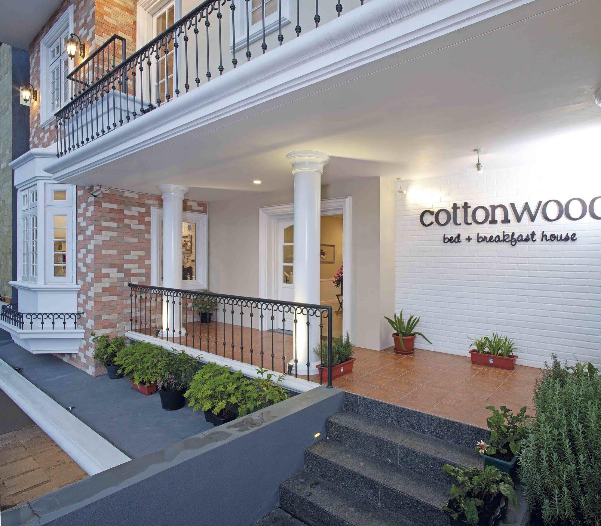 Cottonwood Bed & Breakfast House Бандунг Екстериор снимка